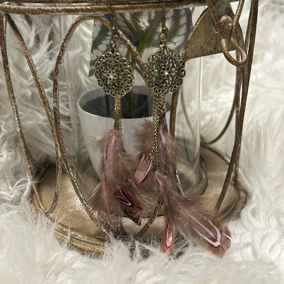Jewelry - Feathered earrings 